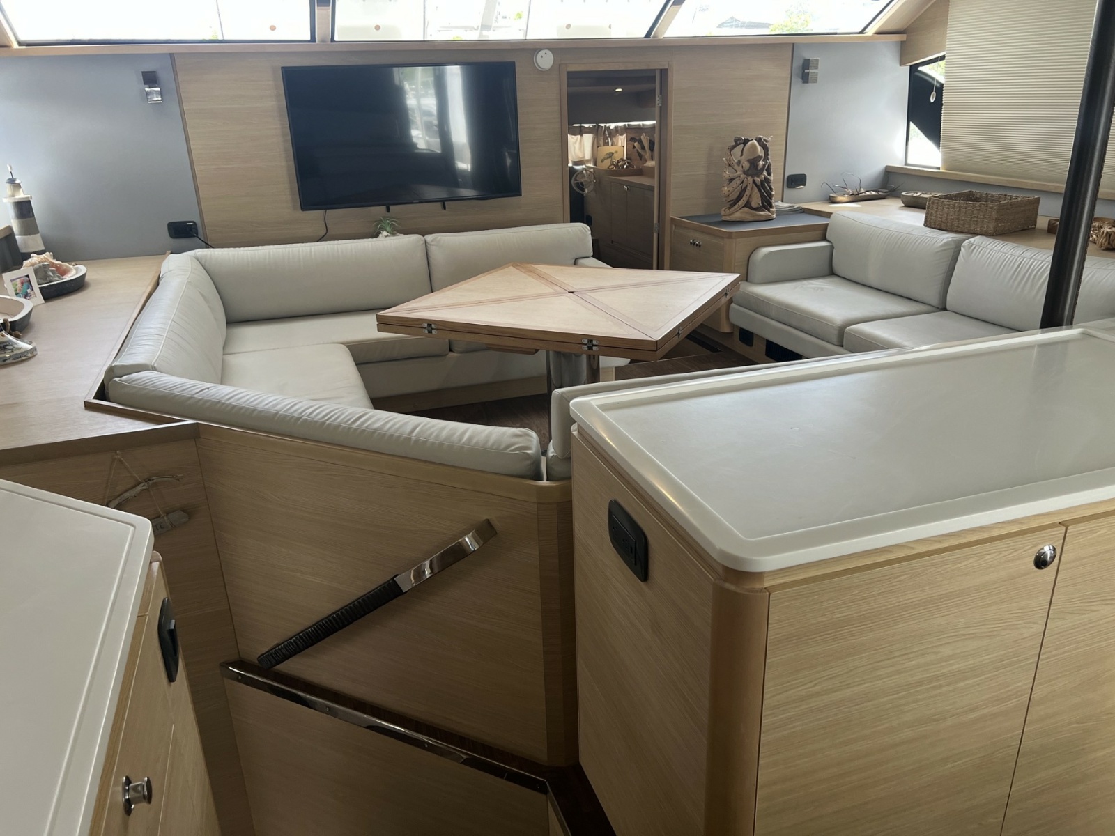 2023 Aquila 54 Yacht