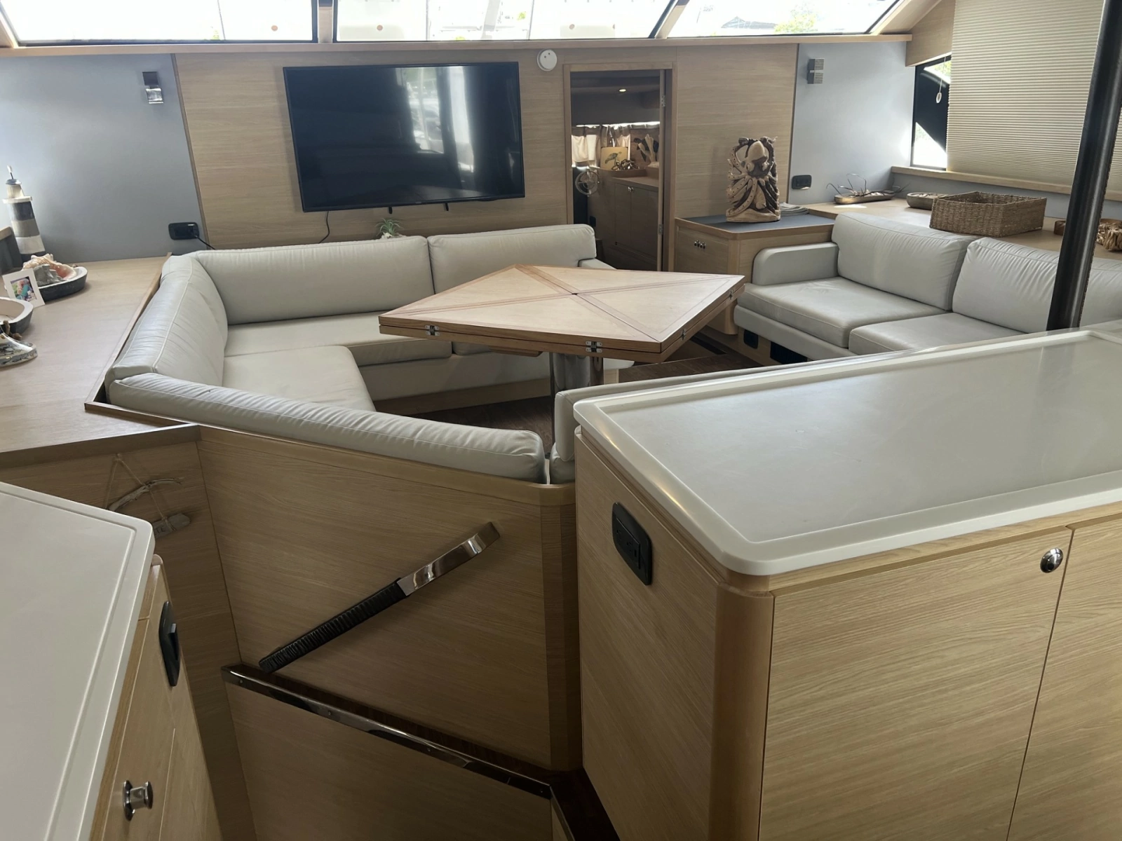2023 Aquila 54 Yacht