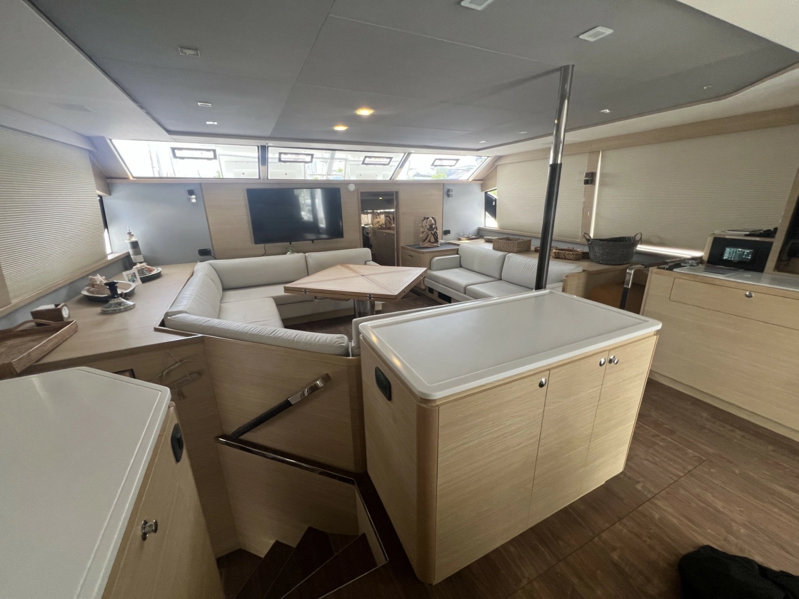 2023 Aquila 54 Yacht