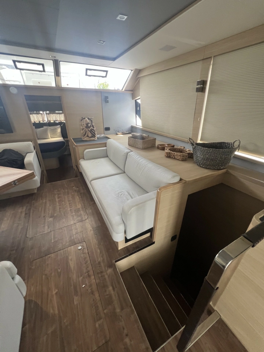 2023 Aquila 54 Yacht