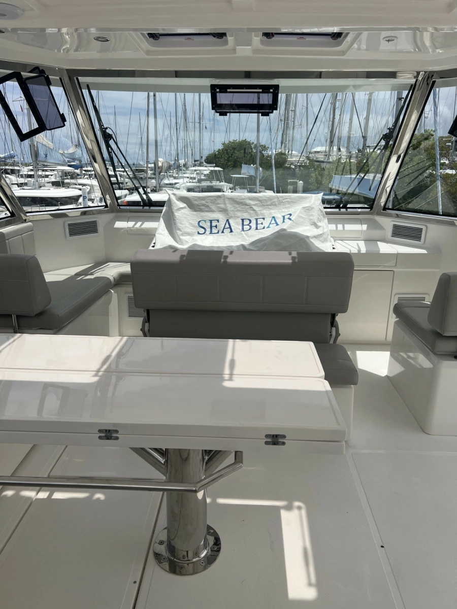 2023 Aquila 54 Yacht