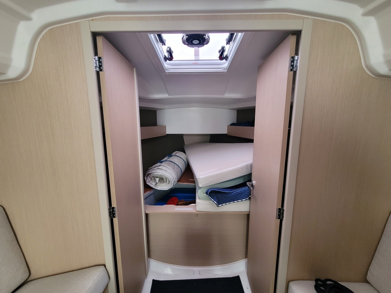 Earling 30ft Beneteau Yacht For Sale