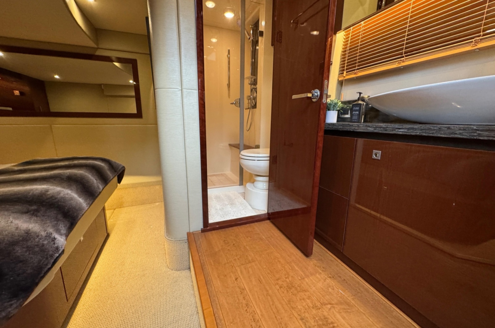 52' 2015 Sea Ray Sundancer 510