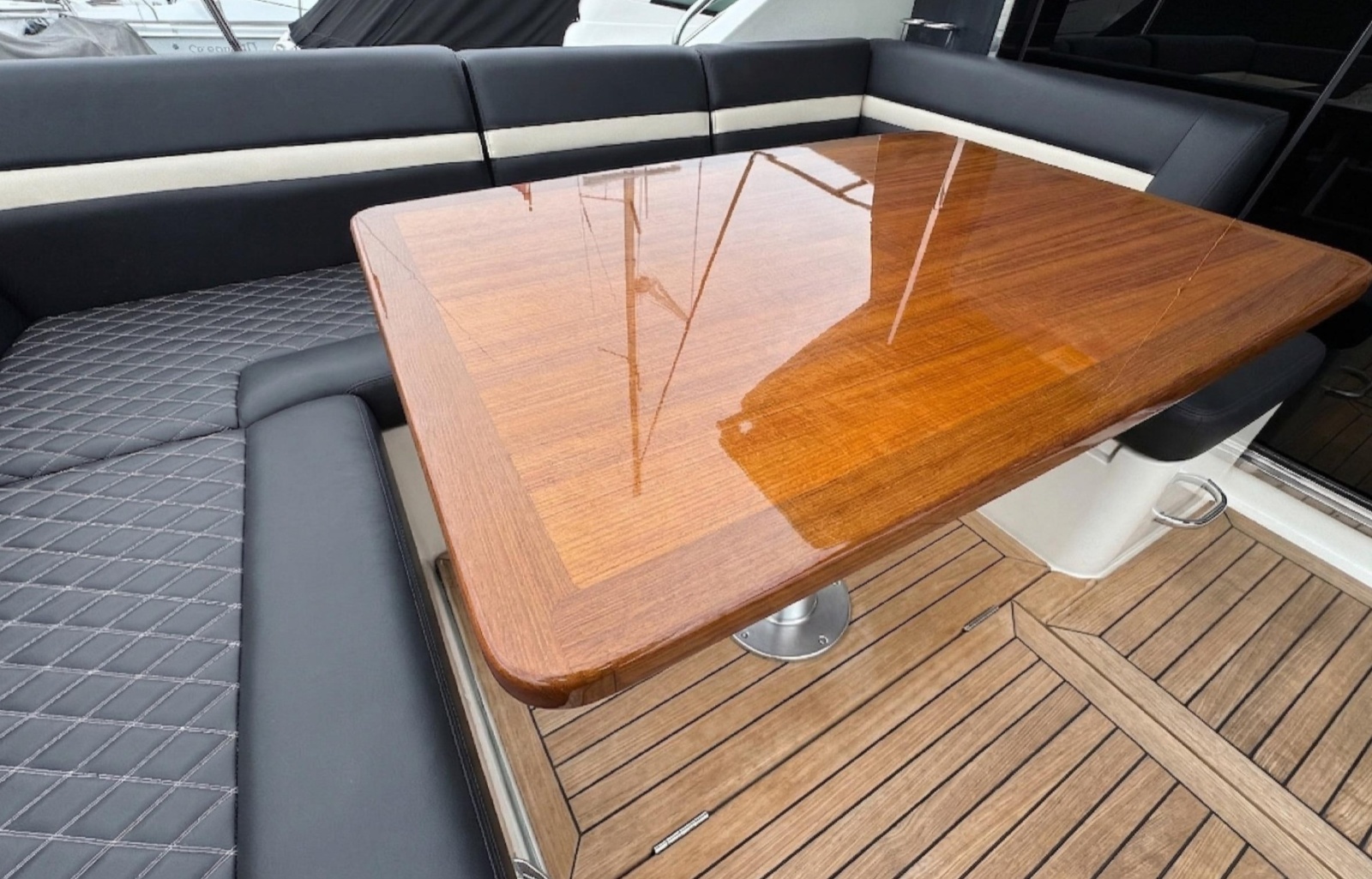 52' 2015 Sea Ray Sundancer 510