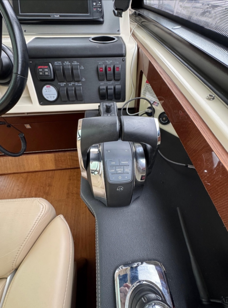 52' 2015 Sea Ray Sundancer 510