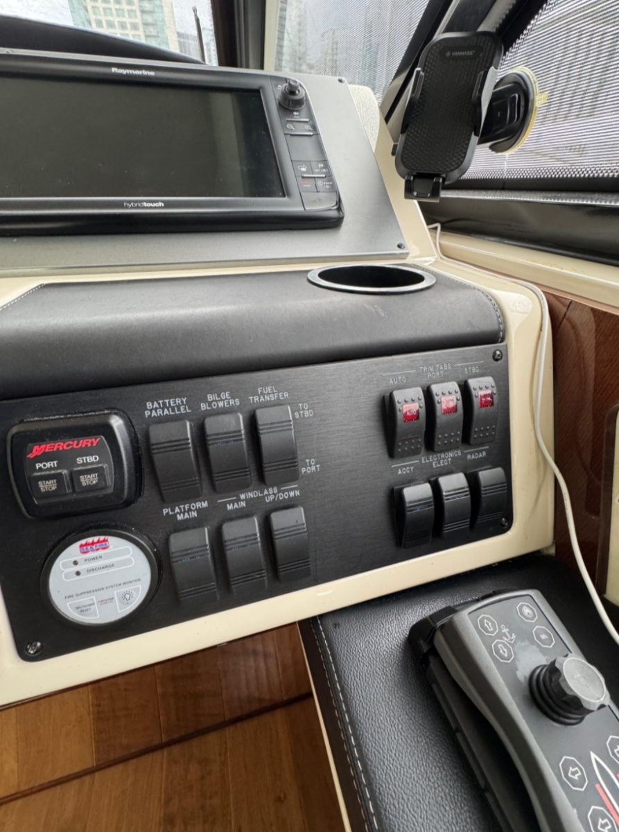 52' 2015 Sea Ray Sundancer 510