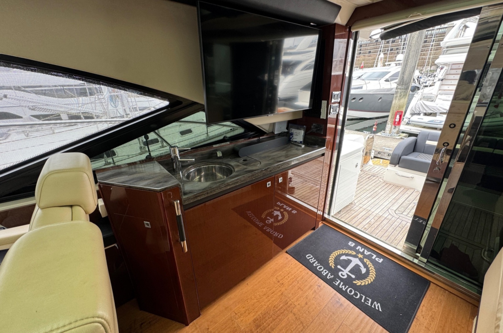 52' 2015 Sea Ray Sundancer 510