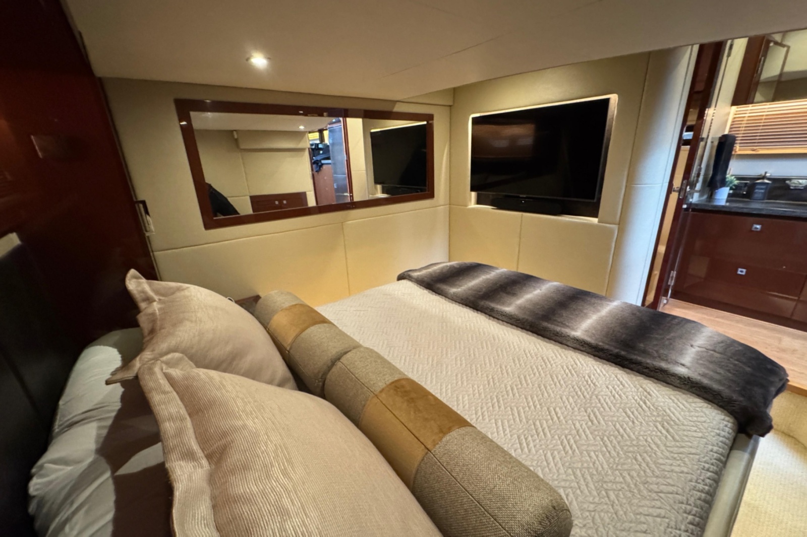 52' 2015 Sea Ray Sundancer 510