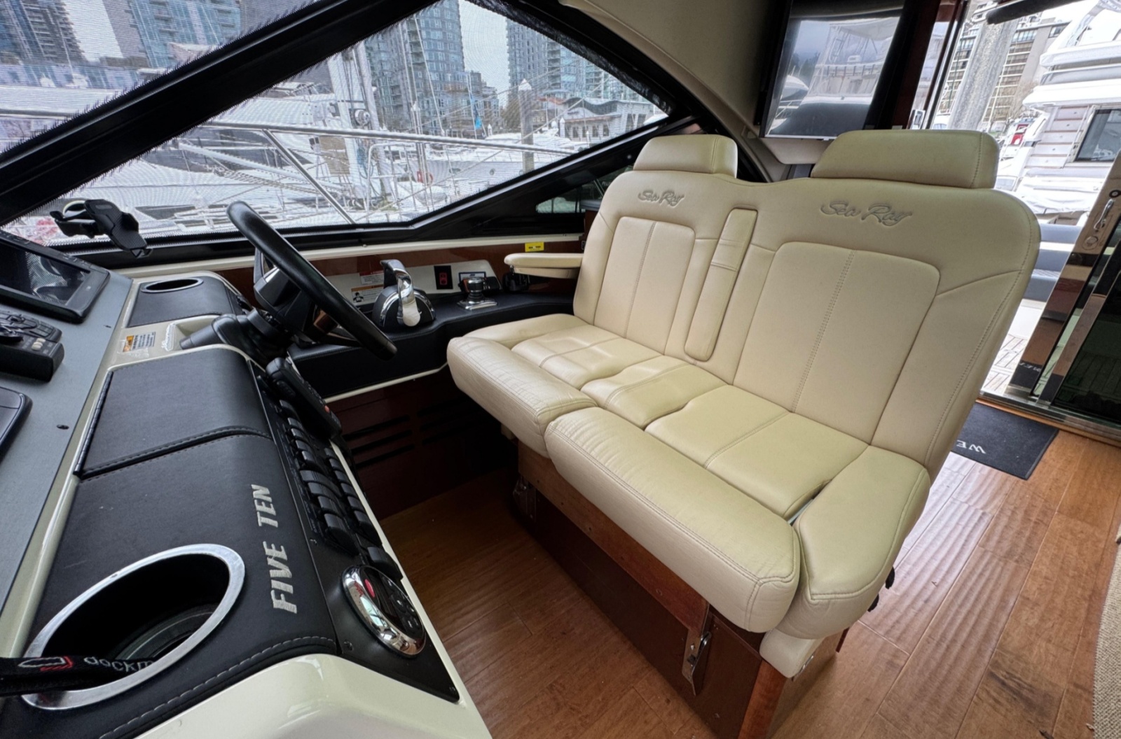 52' 2015 Sea Ray Sundancer 510