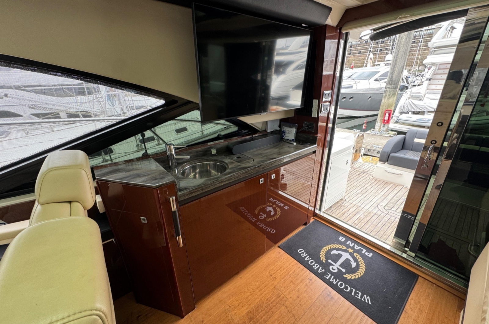 52' 2015 Sea Ray Sundancer 510