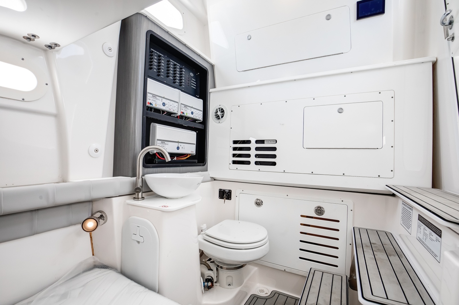 2021 Sea Fox 368 Commander