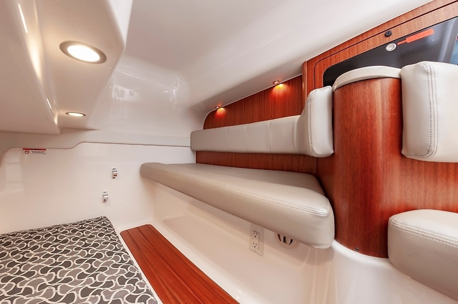 38' 2015 Pursuit 385 OS