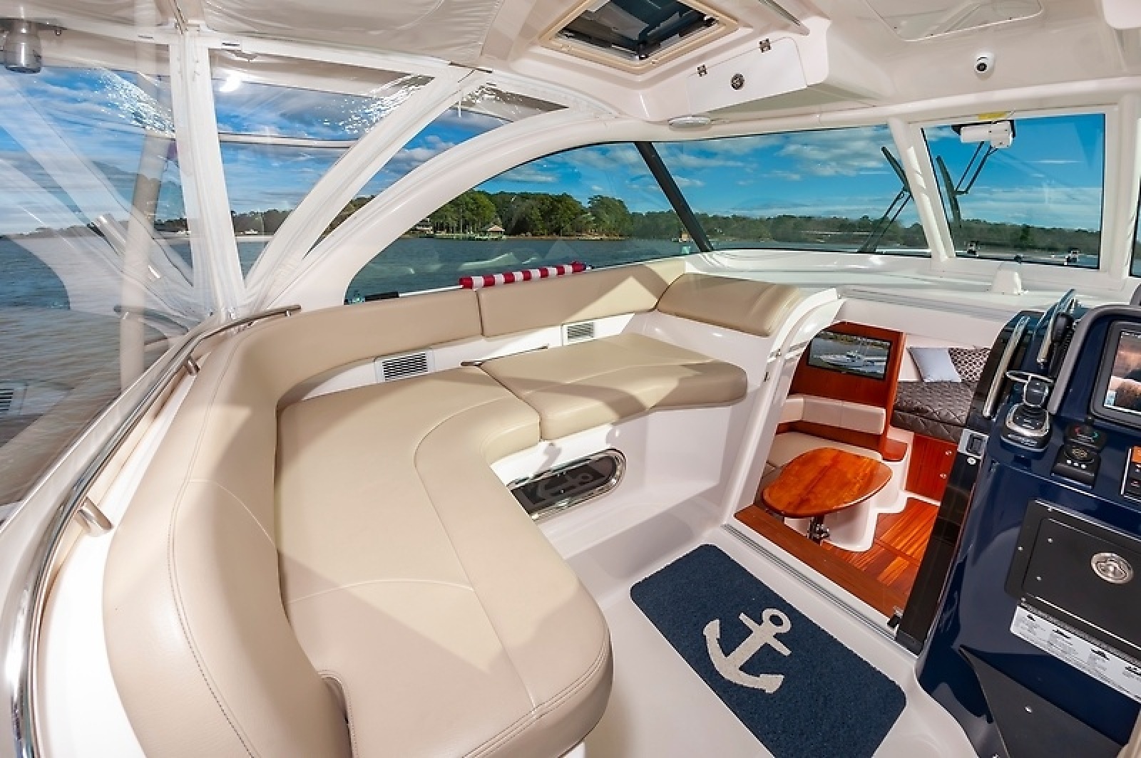 38' 2015 Pursuit 385 OS