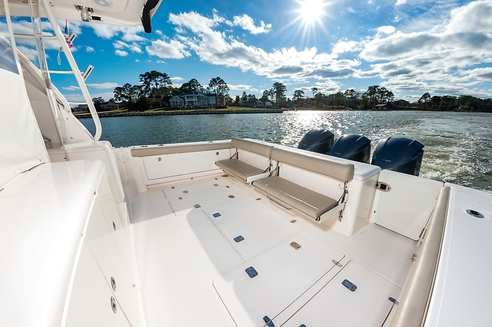 38' 2015 Pursuit 385 OS