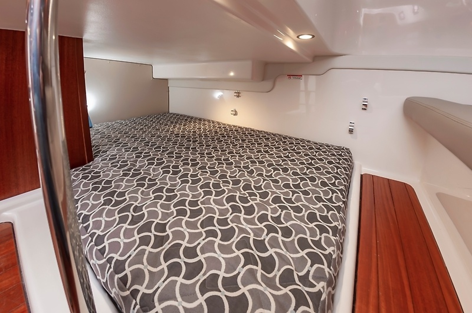 38' 2015 Pursuit 385 OS