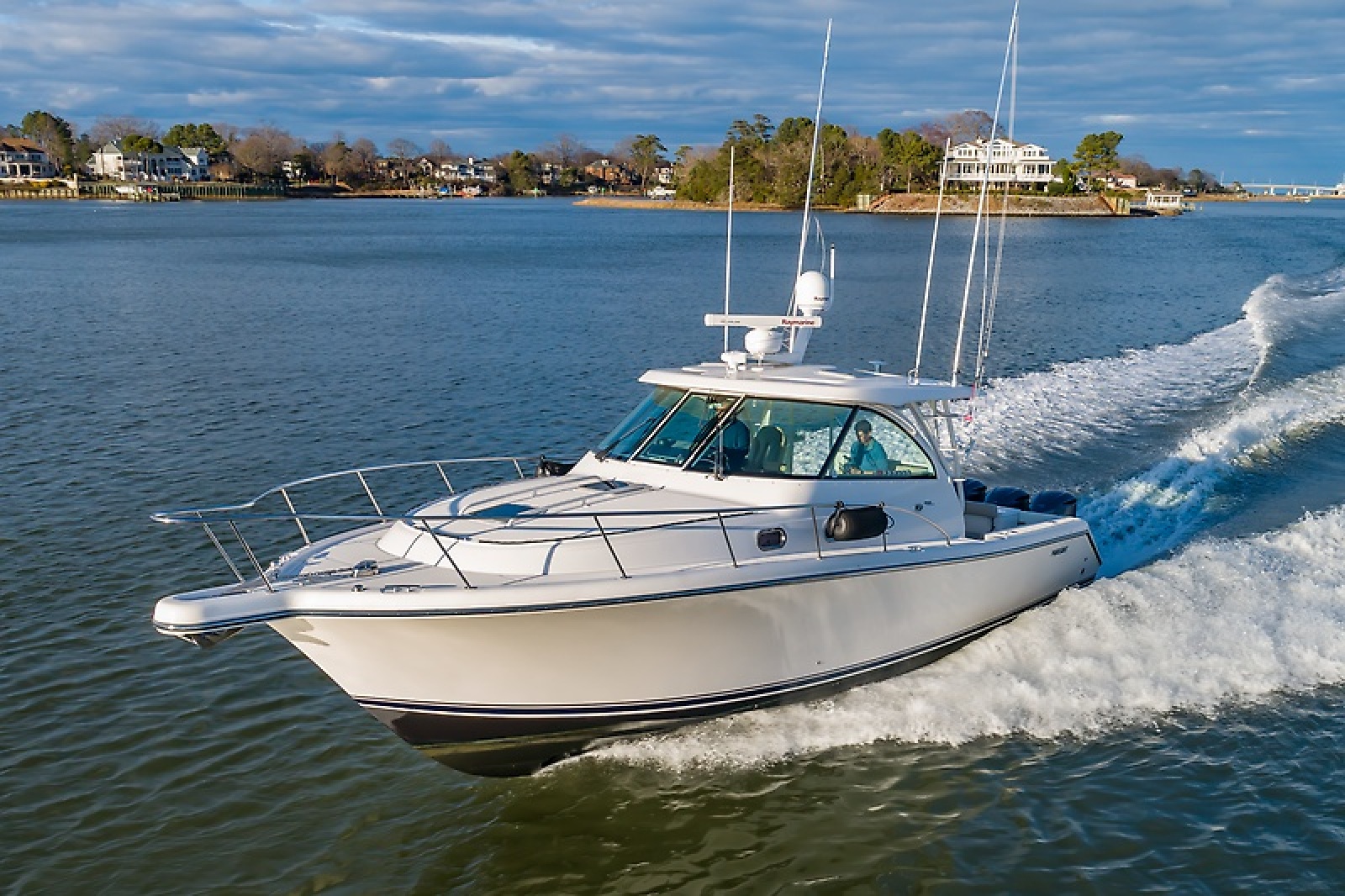 38' 2015 Pursuit 385 OS