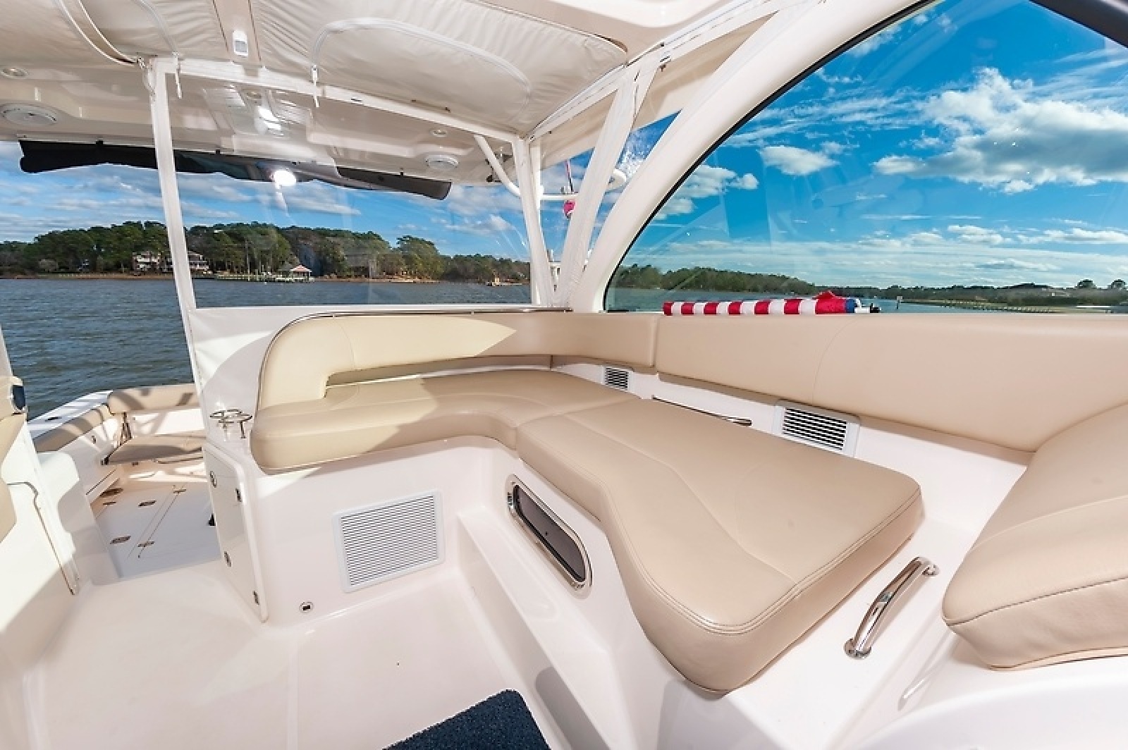 38' 2015 Pursuit 385 OS