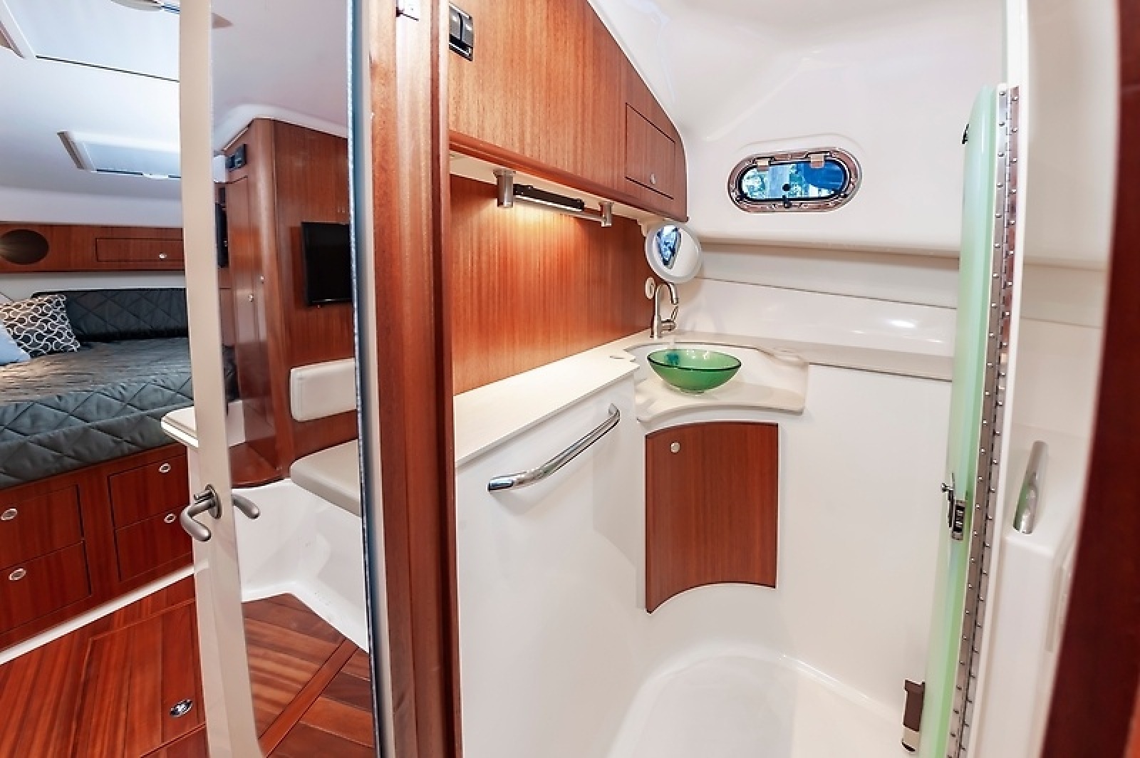 38' 2015 Pursuit 385 OS