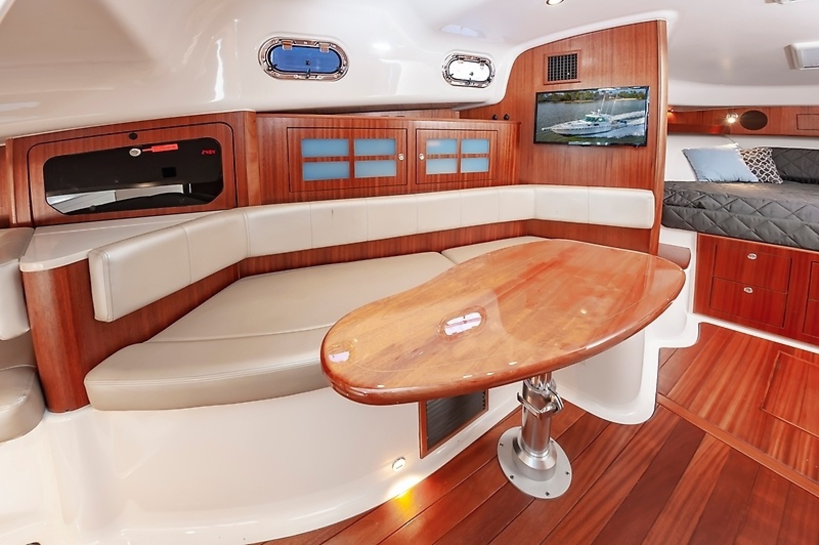 38' 2015 Pursuit 385 OS