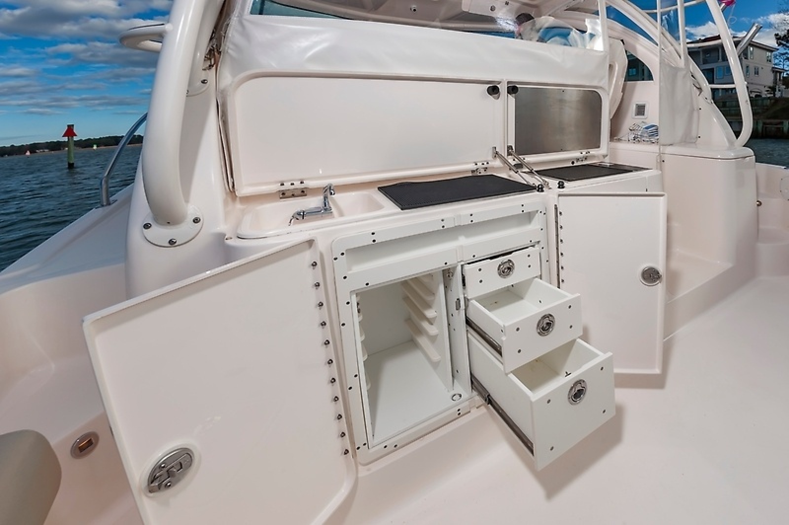 38' 2015 Pursuit 385 OS