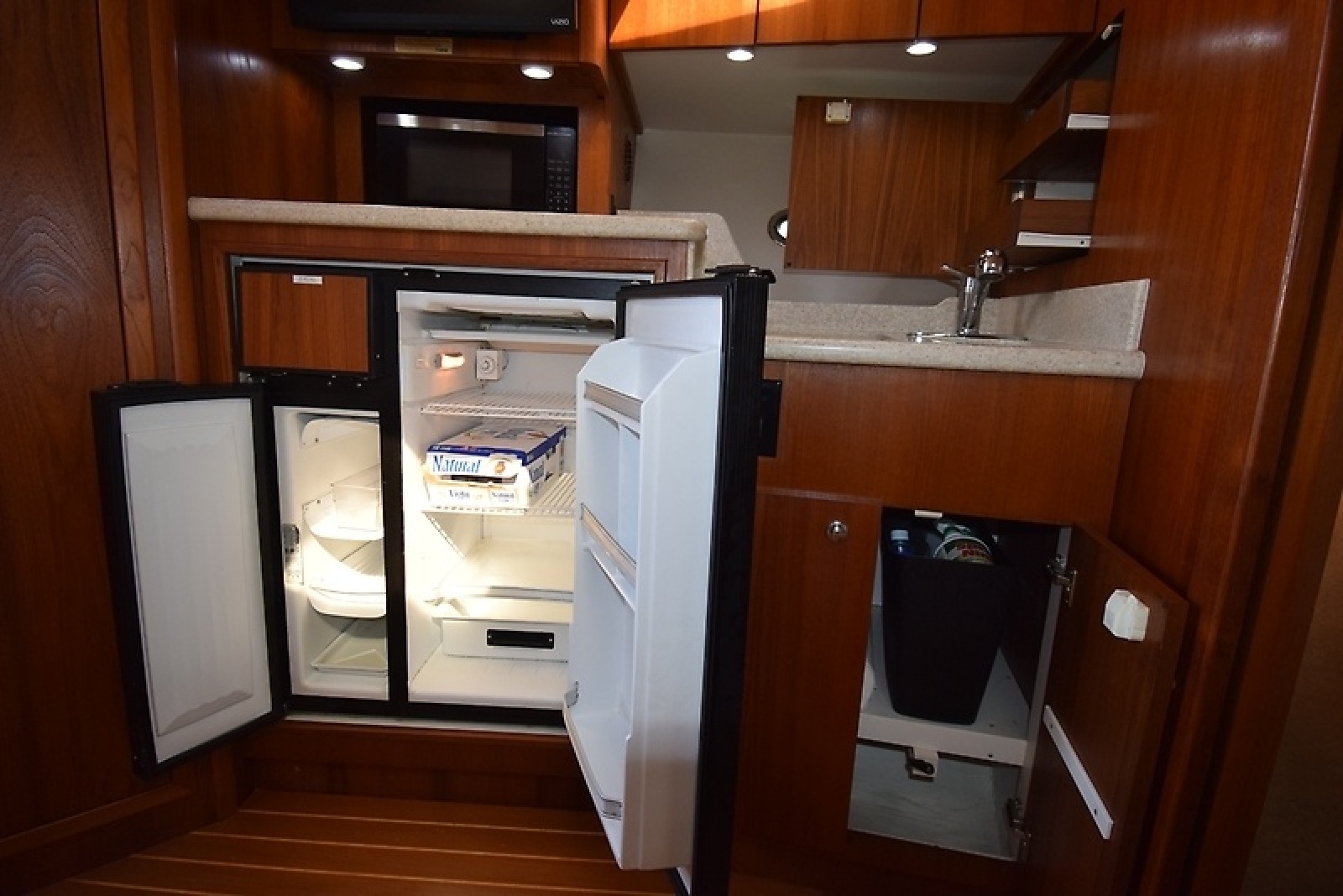 35' 2001 Tiara Yachts 35
