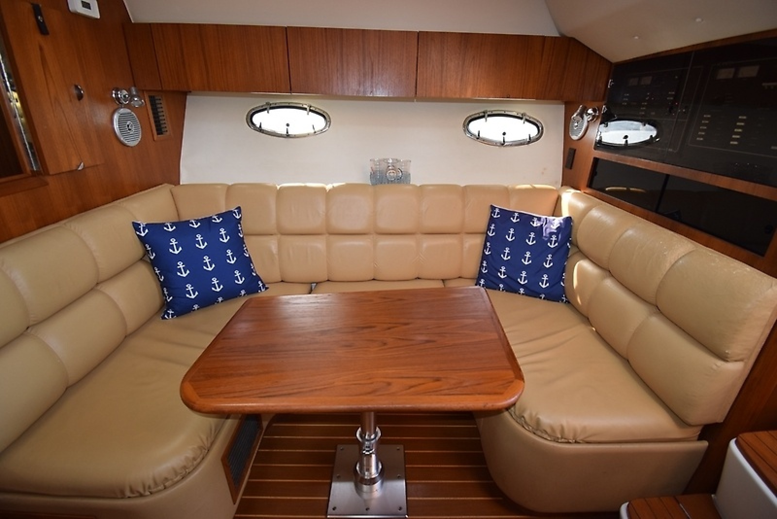 35' 2001 Tiara Yachts 35