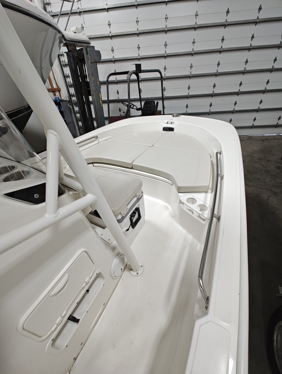19ft Boston Whaler Yacht For Sale