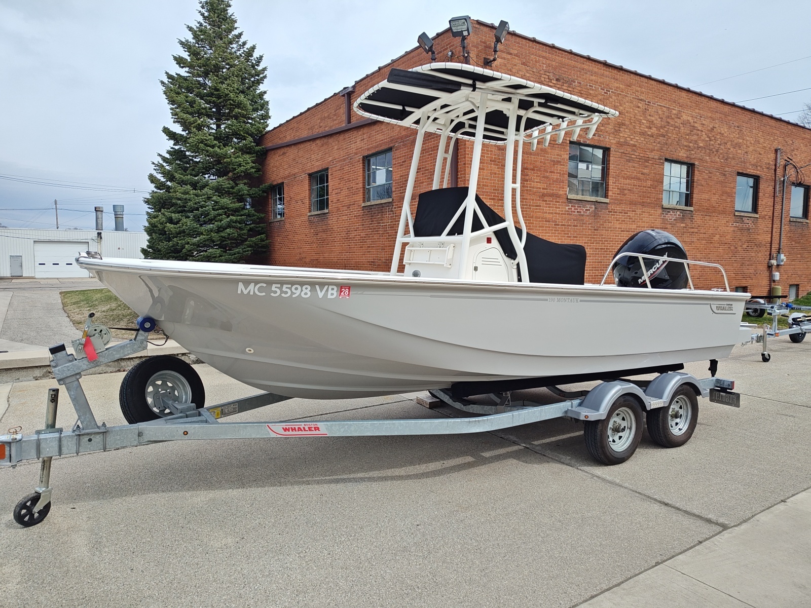 19ft Boston Whaler Yacht For Sale