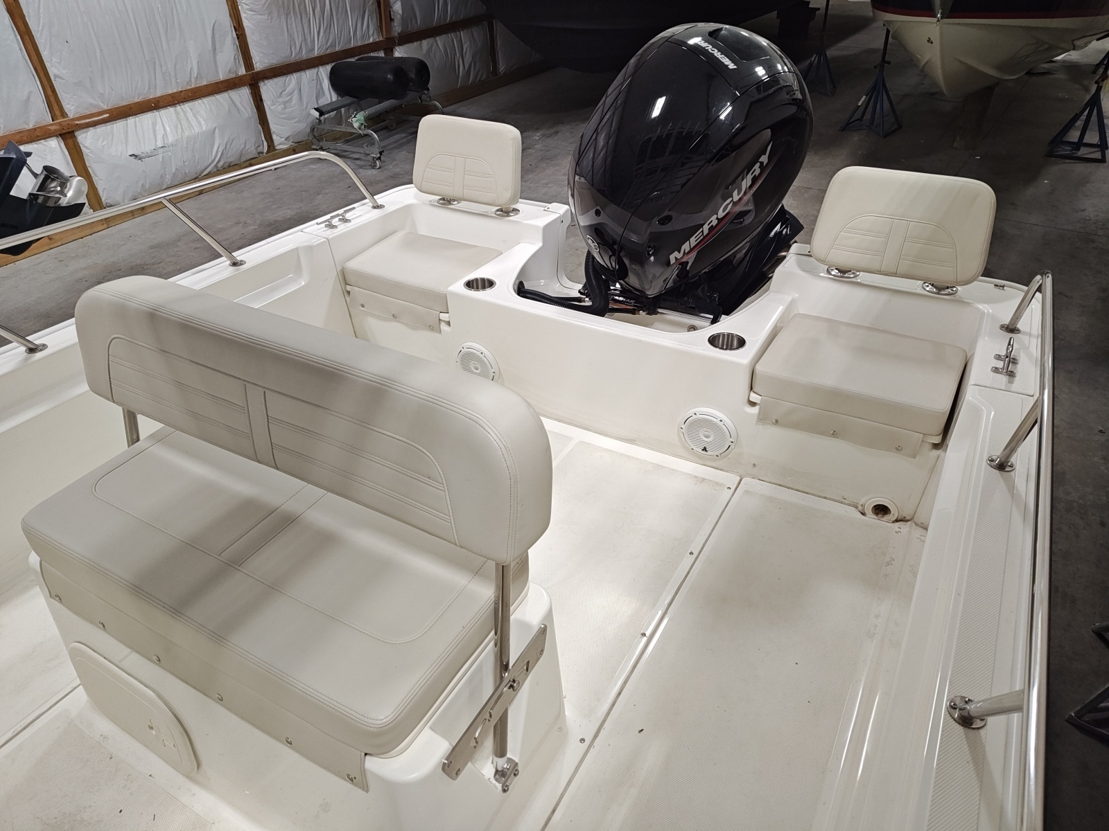 19ft Boston Whaler Yacht For Sale
