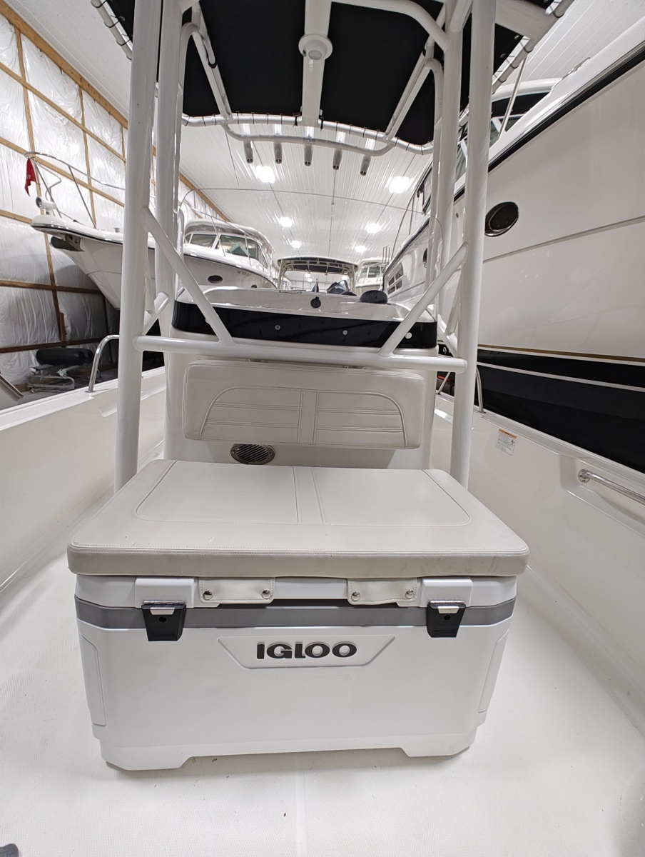 19ft Boston Whaler Yacht For Sale