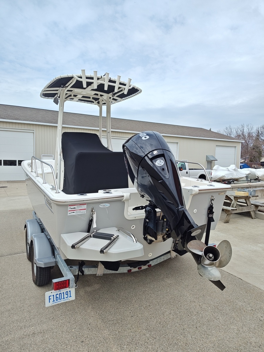 19ft Boston Whaler Yacht For Sale