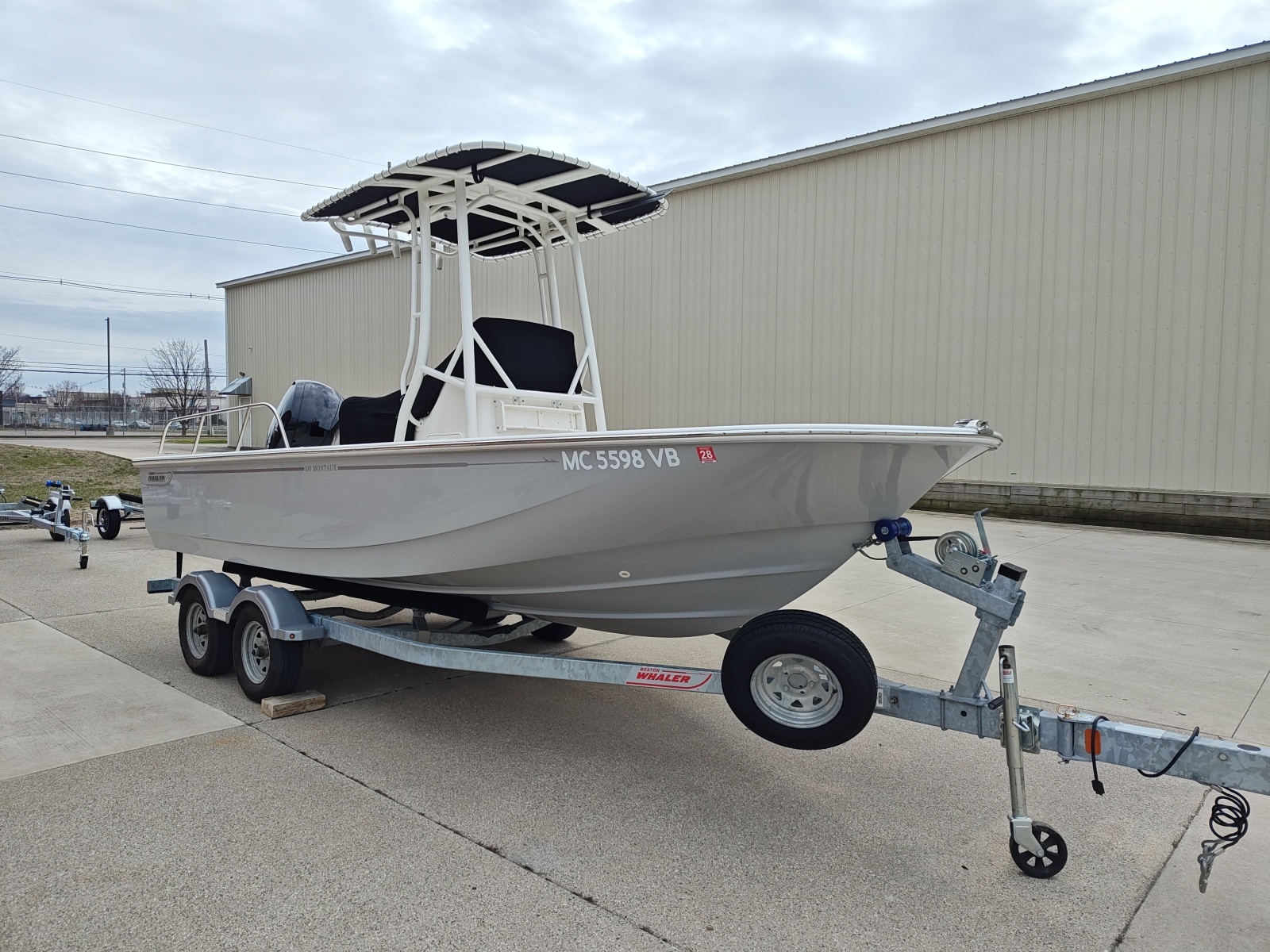 19ft Boston Whaler Yacht For Sale