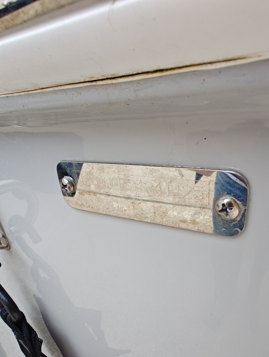 19ft Boston Whaler Yacht For Sale