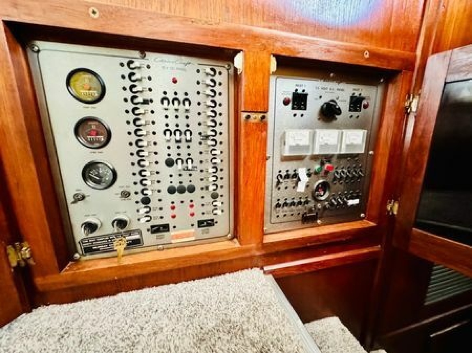 42ft Chris Craft Yacht For Sale