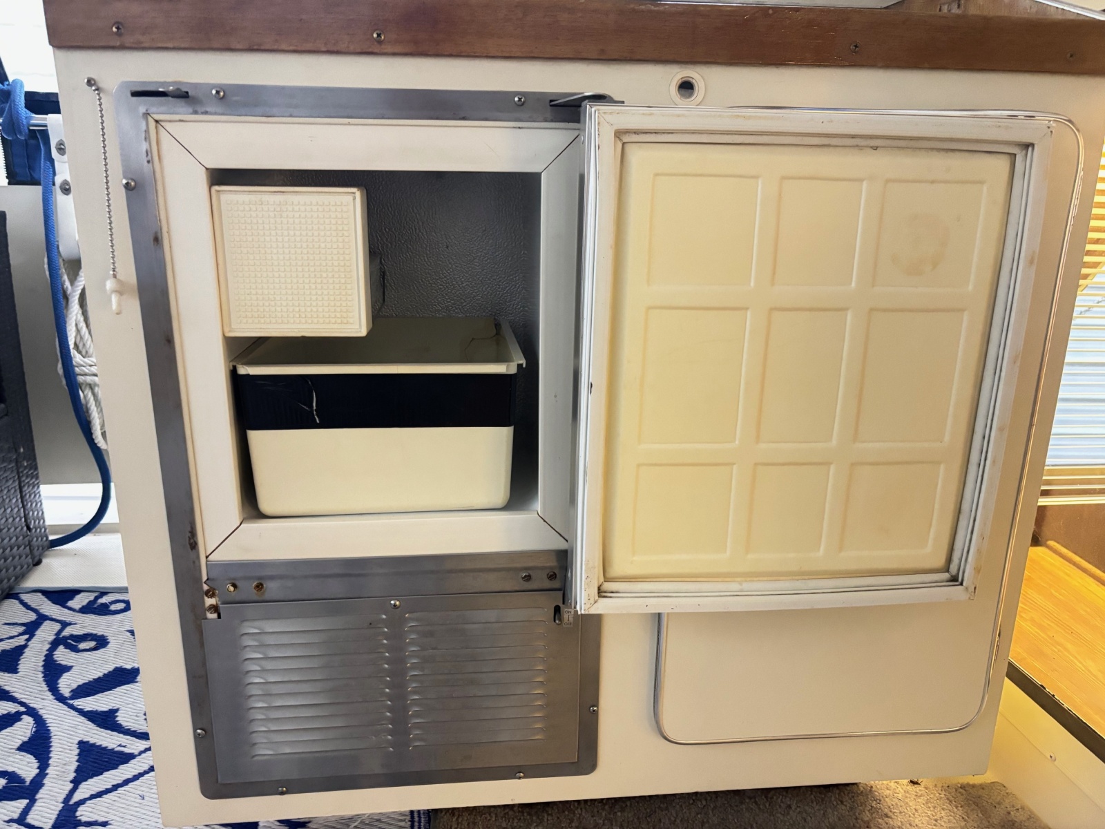 42' 1987 Chris-Craft 427 catalina