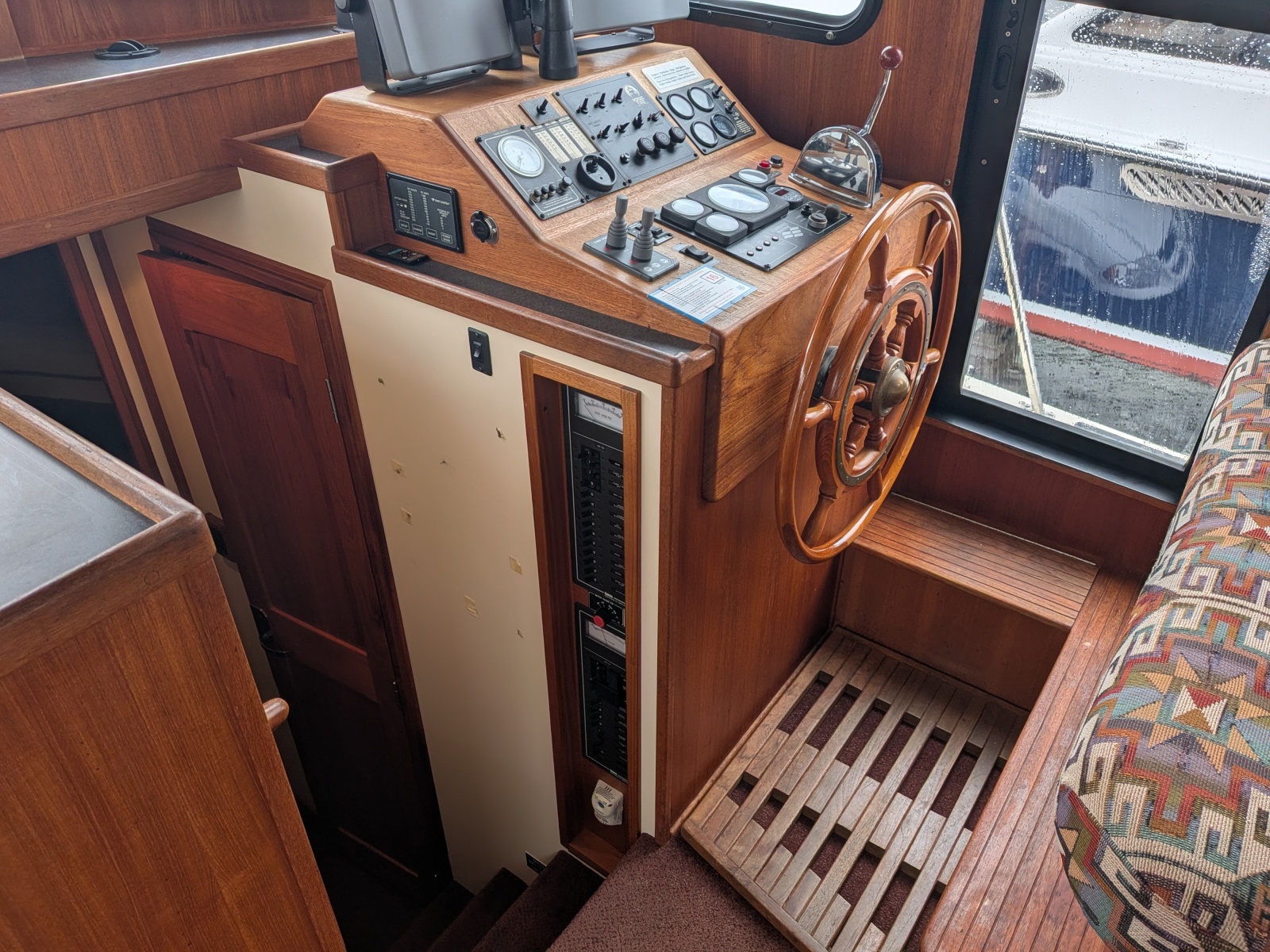 37' 2000 Nordic Tugs 