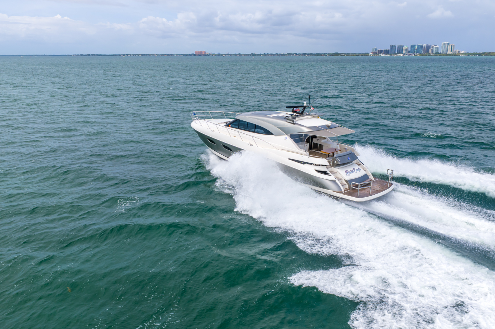 63' 2024 Riviera 6000 SPORT YACHT