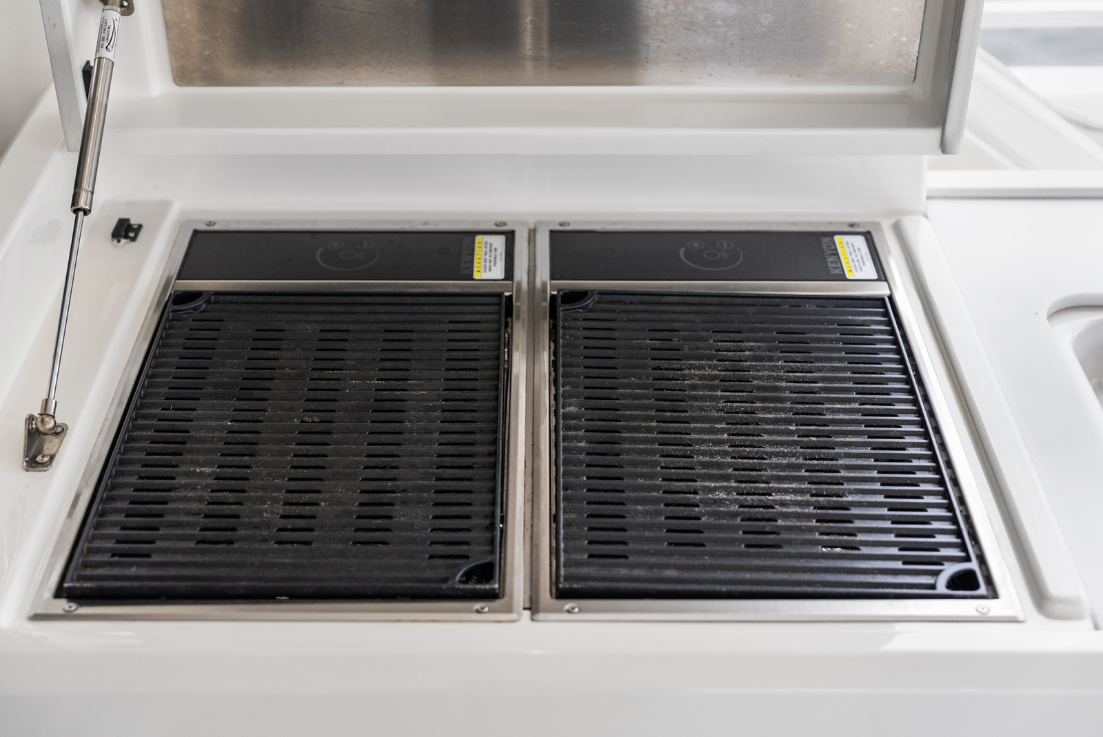 63' 2024 Riviera 6000 SPORT YACHT