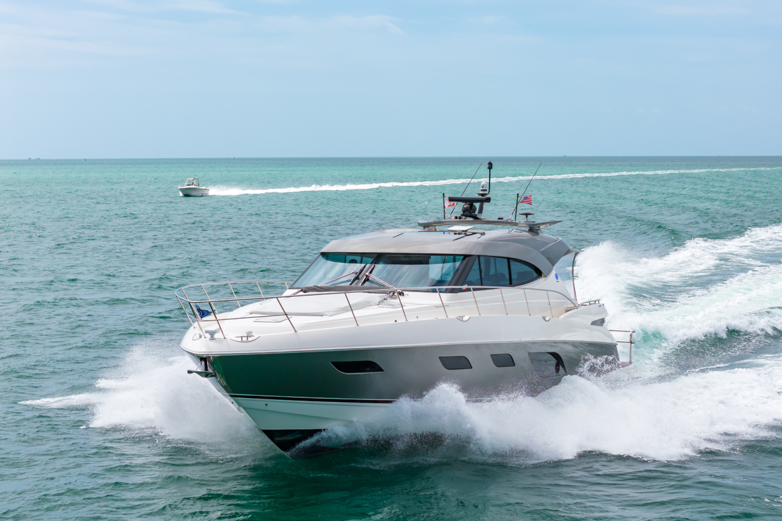 63' 2024 Riviera 6000 SPORT YACHT