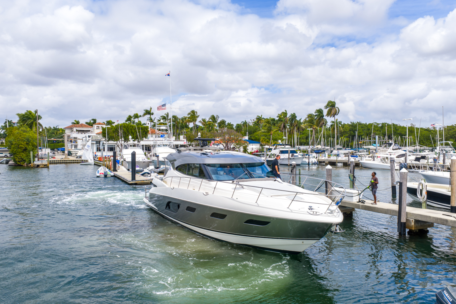 63' 2024 Riviera 6000 SPORT YACHT