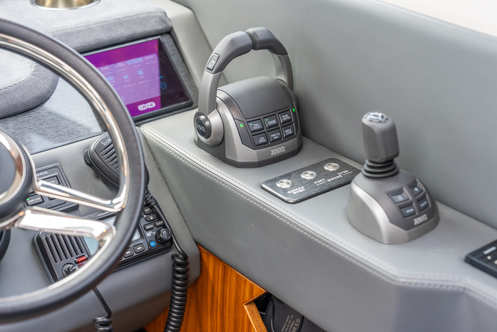 63' 2024 Riviera 6000 SPORT YACHT