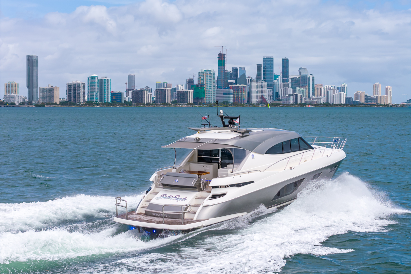 63' 2024 Riviera 6000 SPORT YACHT