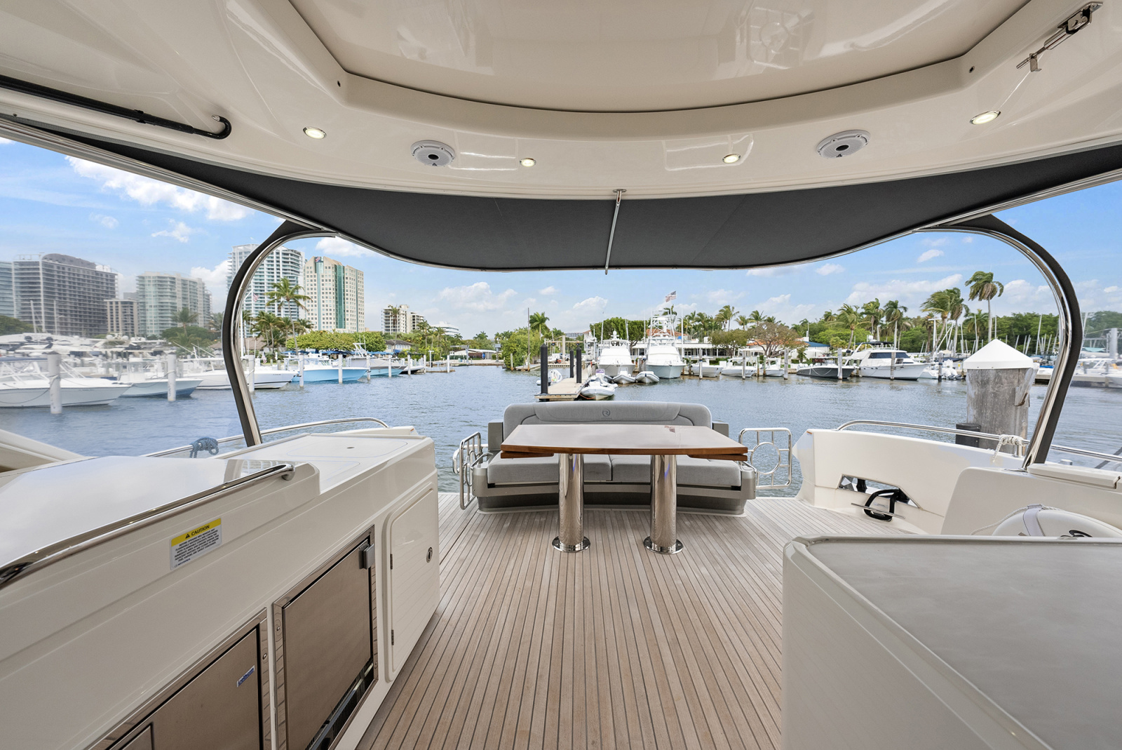 63' 2024 Riviera 6000 SPORT YACHT