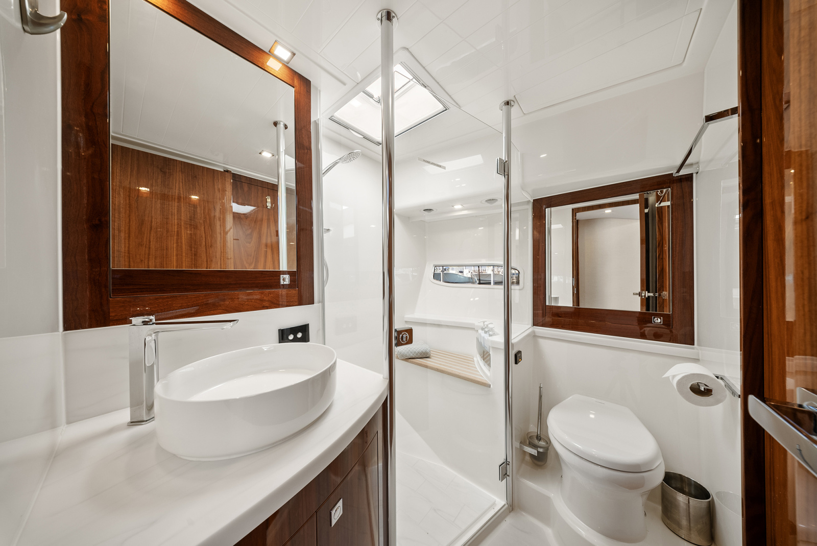 63' 2024 Riviera 6000 SPORT YACHT