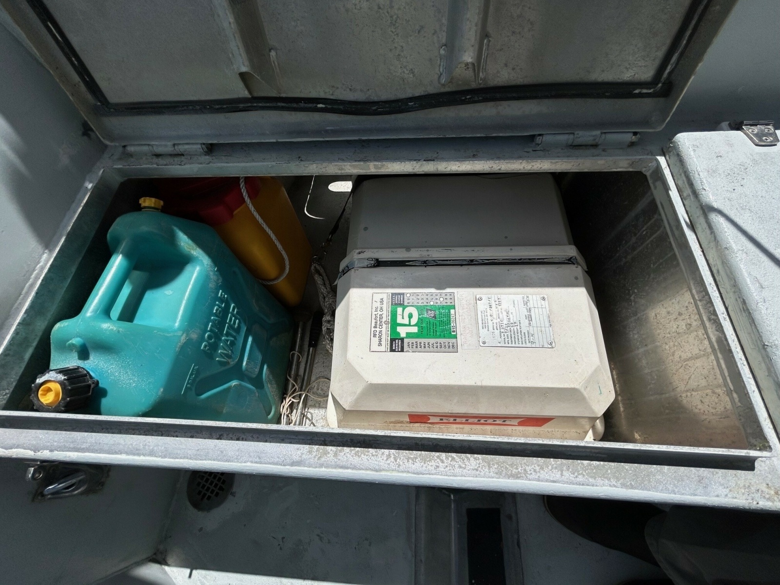 Cockpit liferaft locker
