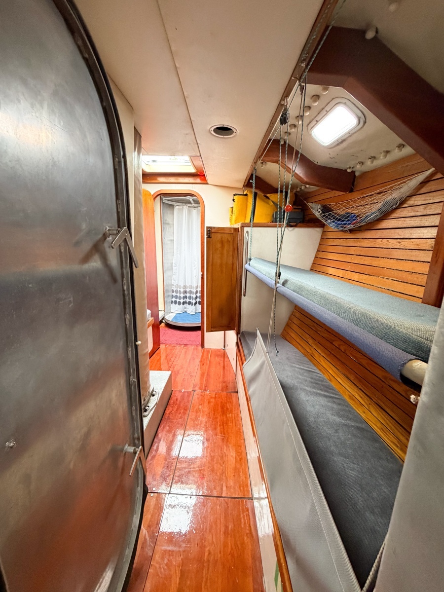 Watertight door 