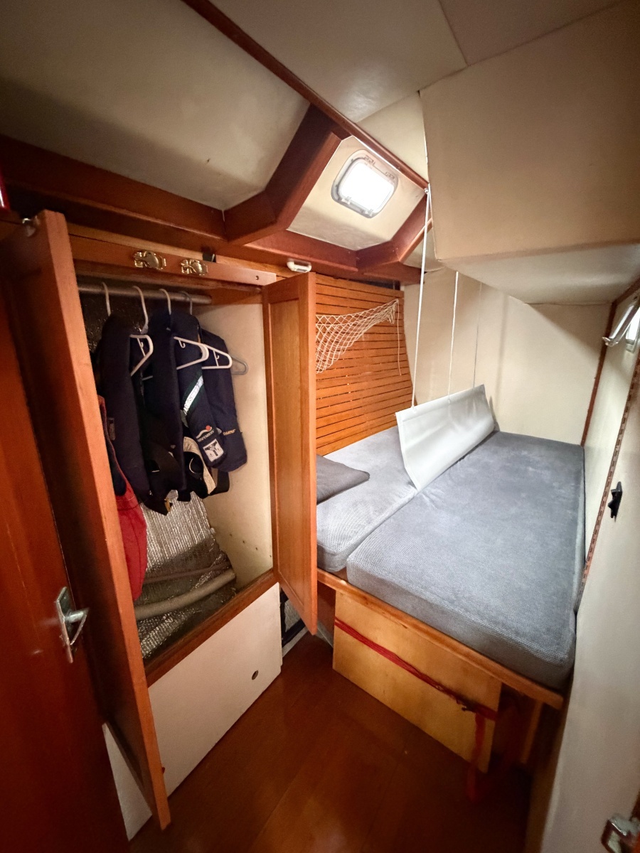 Aft stateroom hanging locker