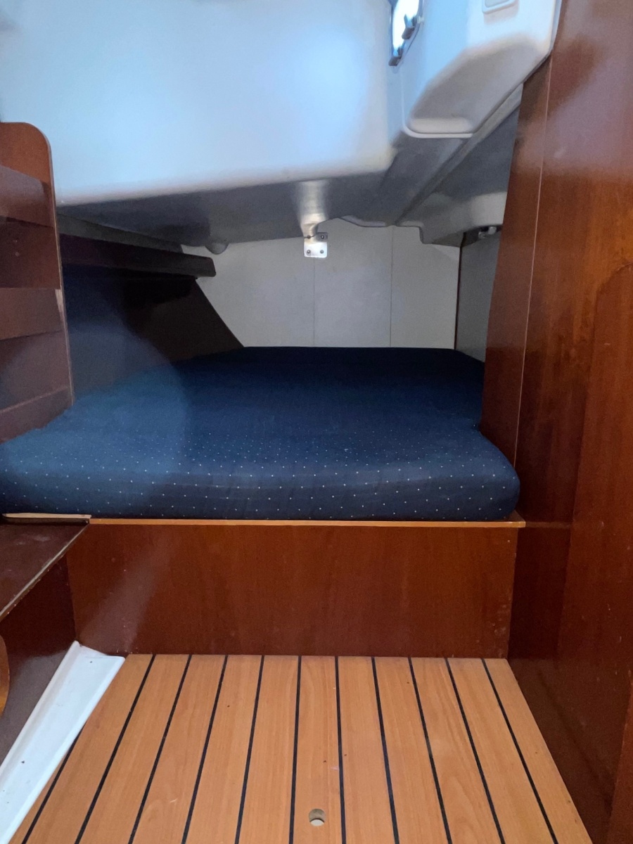 42' 2004 Beneteau 423