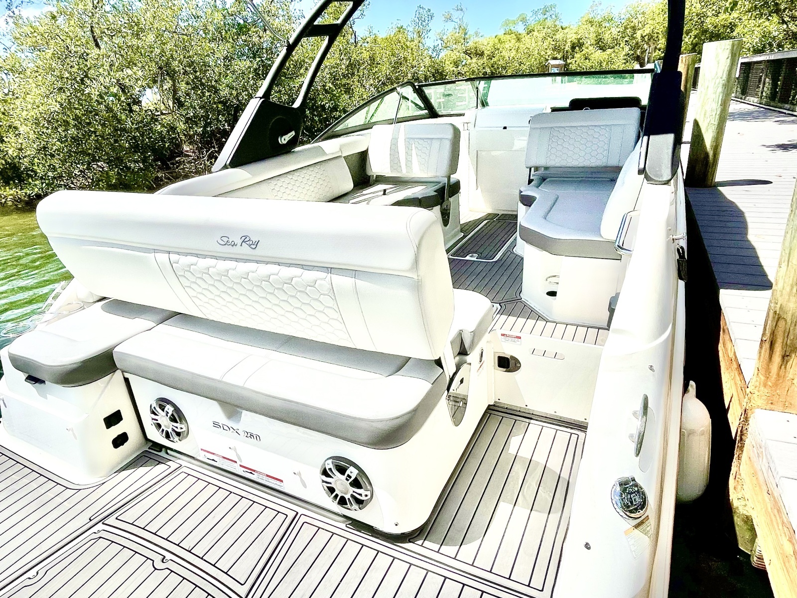 25ft Sea Ray Yacht For Sale