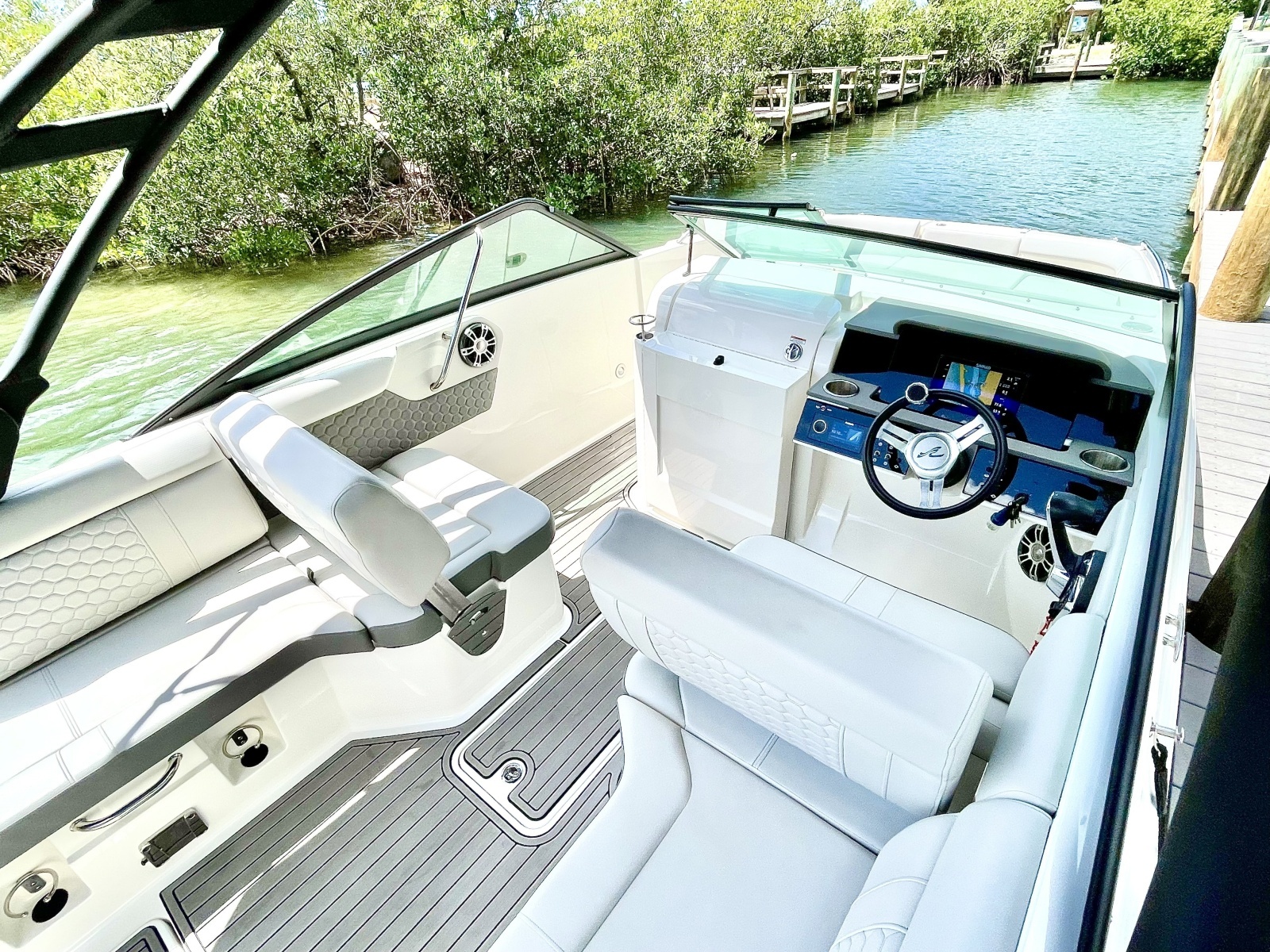 25ft Sea Ray Yacht For Sale